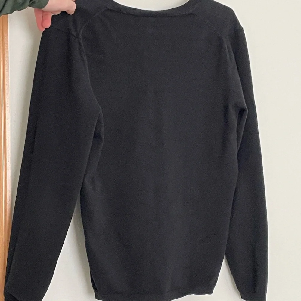 TH Sweater - Picture 2 of 3
